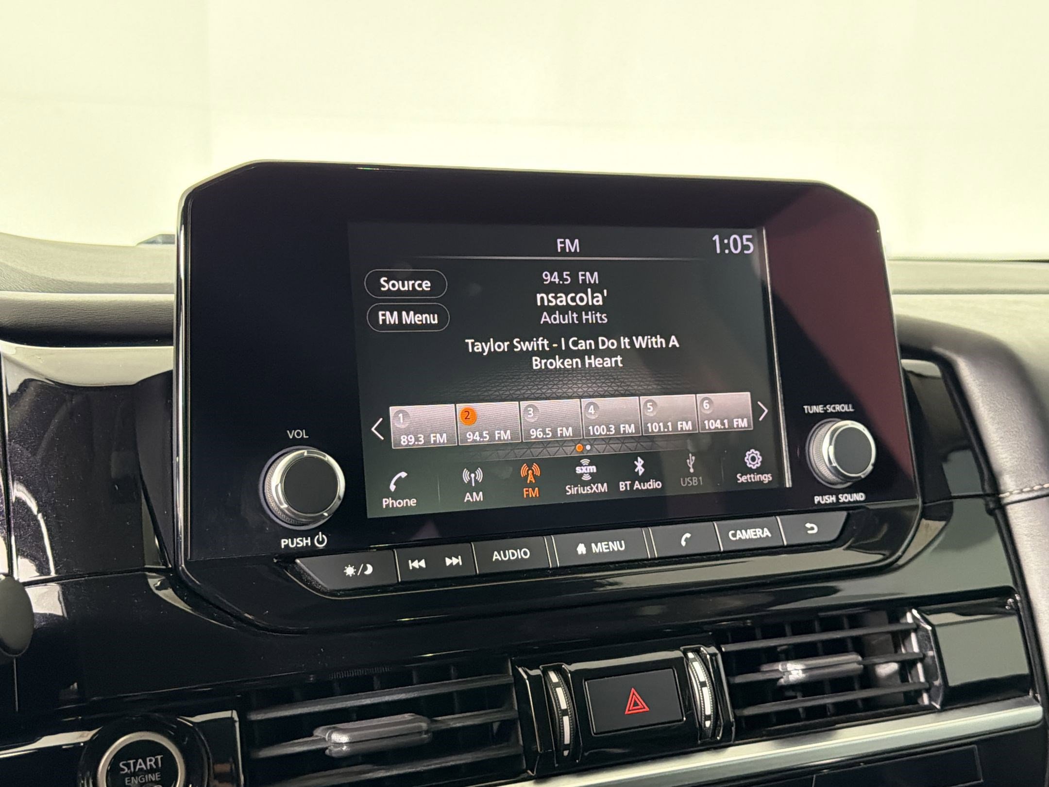 Used 2022 Nissan Pathfinder SV image 21