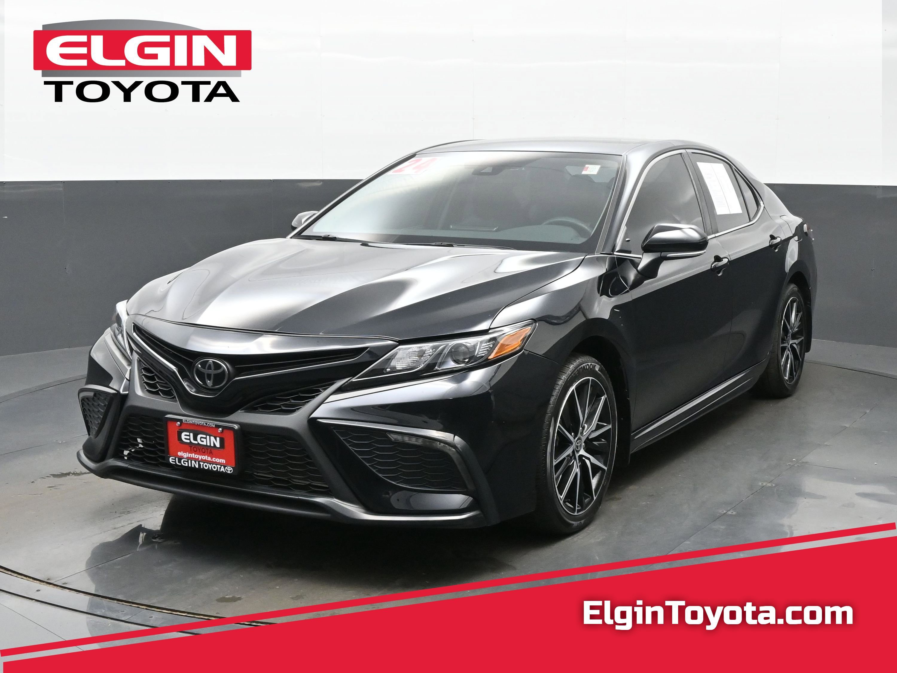 Used 2024 Toyota Camry SE FWD image 1