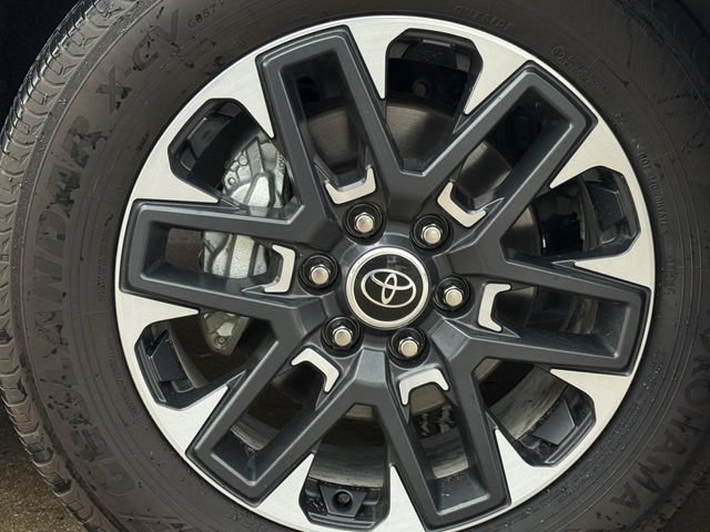 Used 2024 Toyota Sequoia Limited w/ Tow Technology Package AWD/4WD image 10