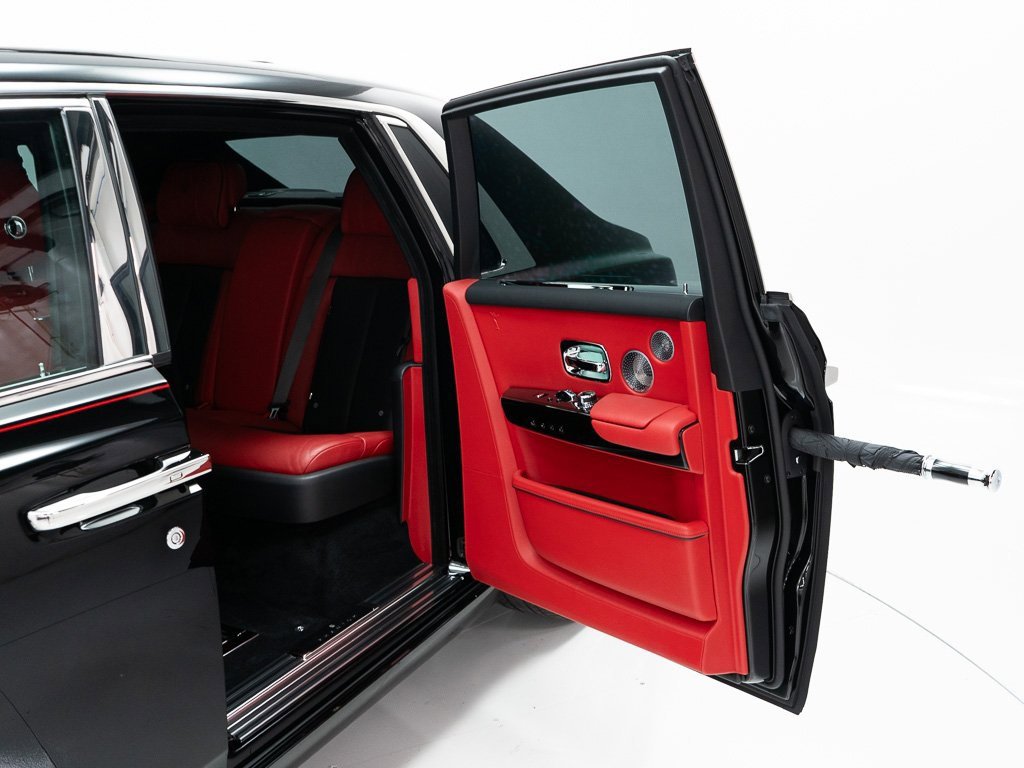 Certified 2024 Rolls-Royce Phantom Sedan w/ The Phantom Package image 32
