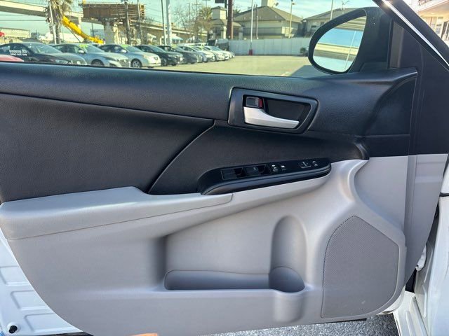 Used 2014 Toyota Camry LE image 14