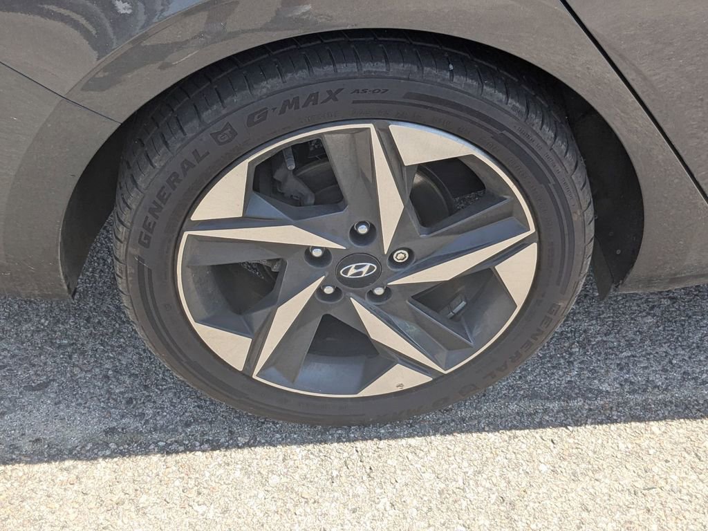 Used 2022 Hyundai Elantra Limited FWD image 12