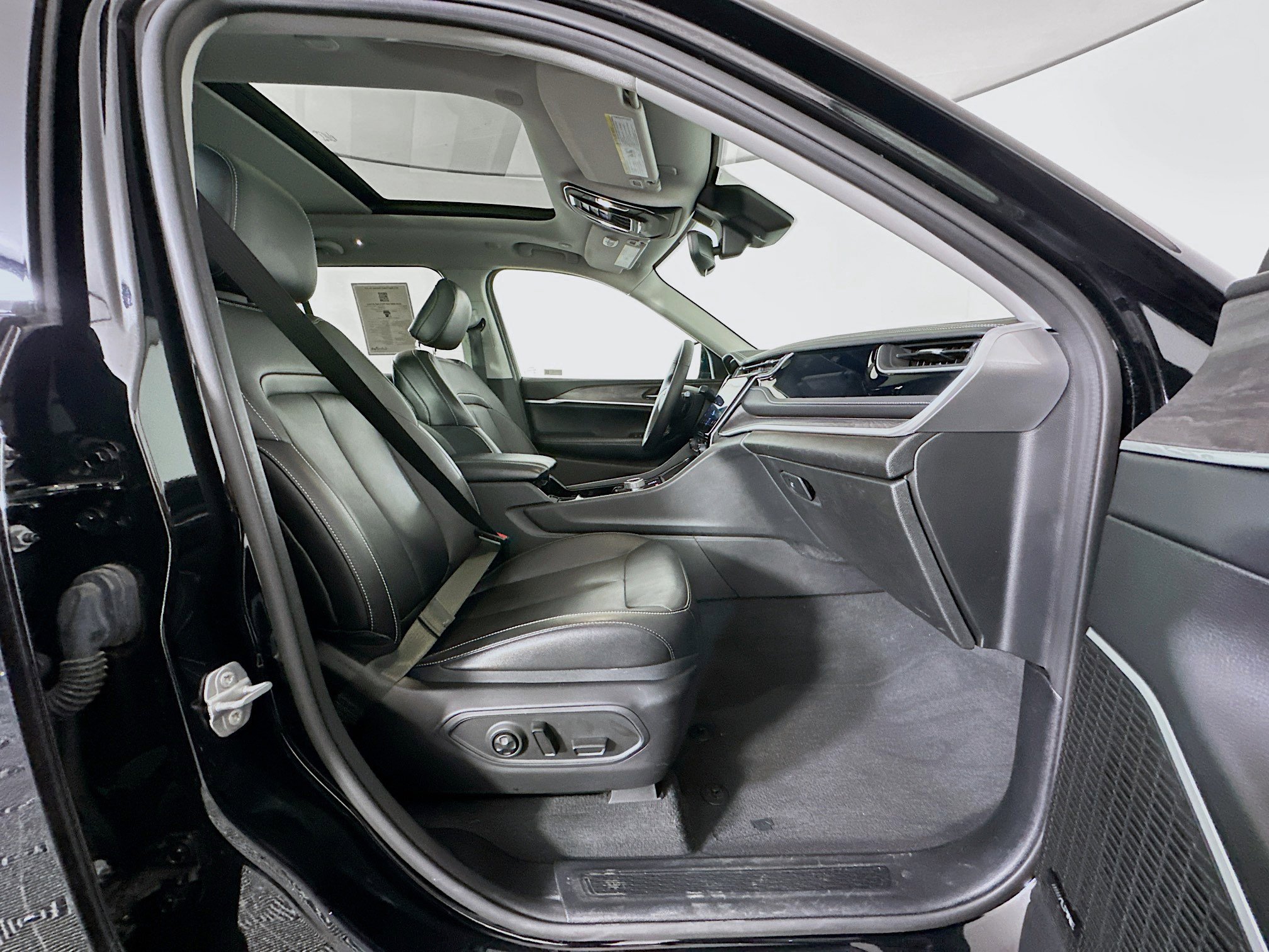 Used 2022 Jeep Grand Cherokee Limited 4xe w/ MOPAR Finishing Package AWD/4WD image 33