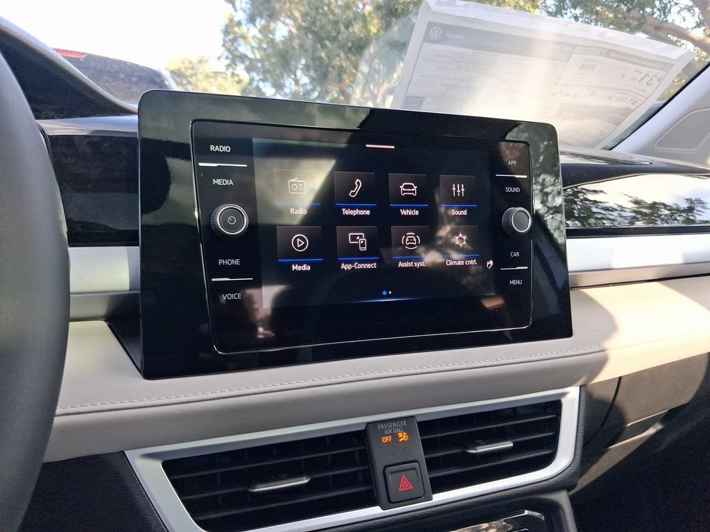 New 2026 Volkswagen Taos SE FWD image 8