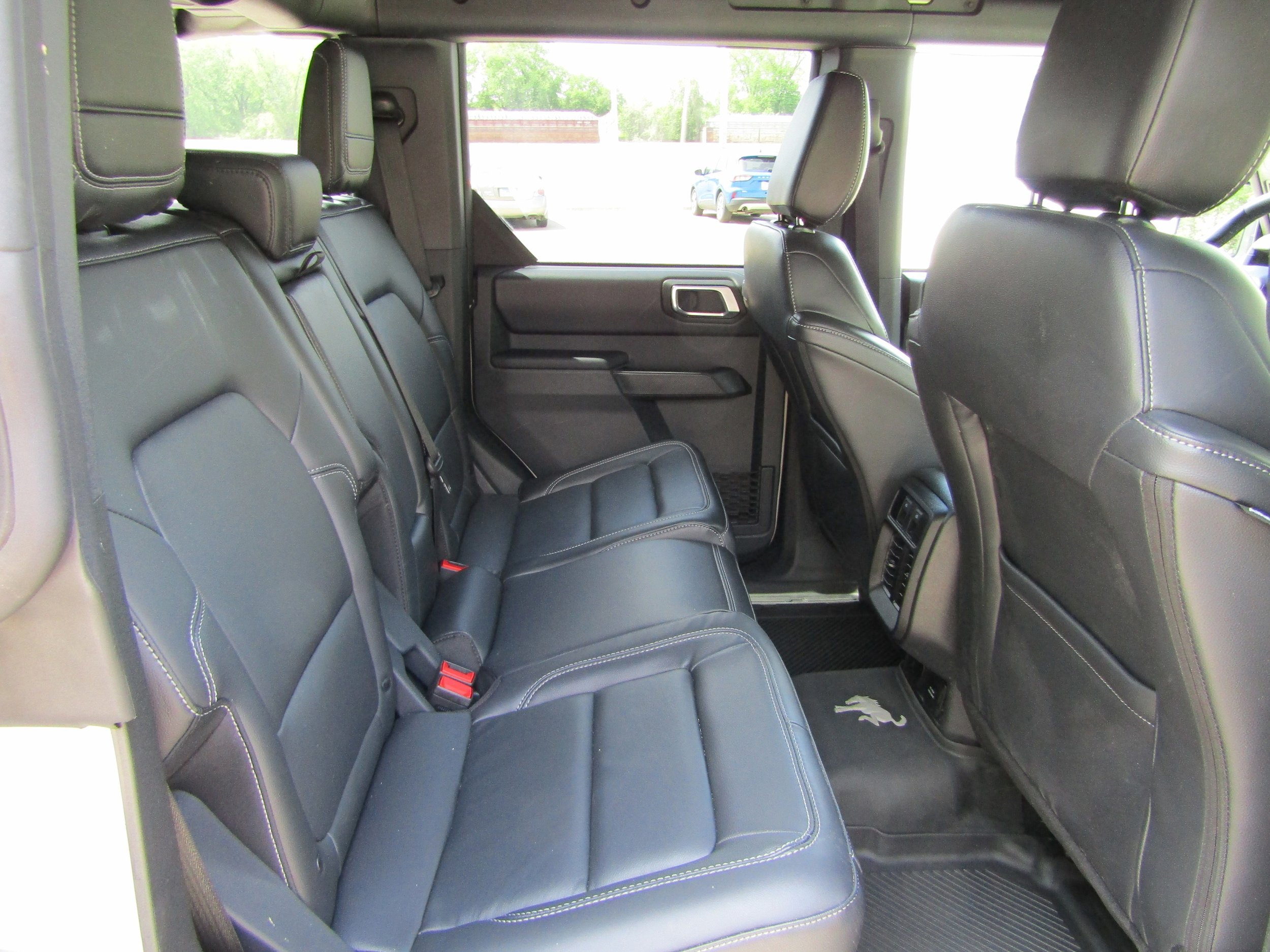 Used 2025 Ford Bronco Outer Banks w/ Sasquatch Package AWD/4WD image 16