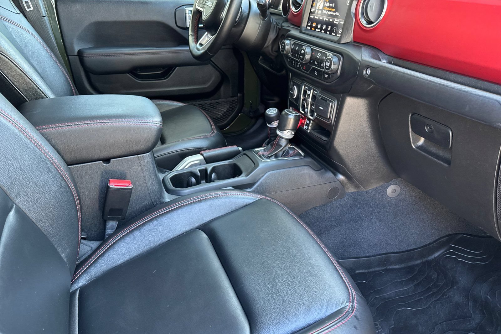 Used 2022 Jeep Gladiator Rubicon w/ LED Lighting Group AWD/4WD image 17