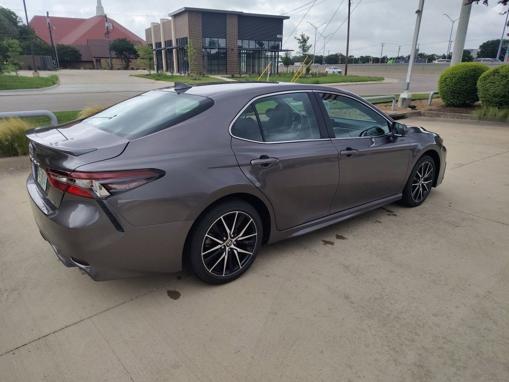 Used 2024 Toyota Camry SE FWD image 11