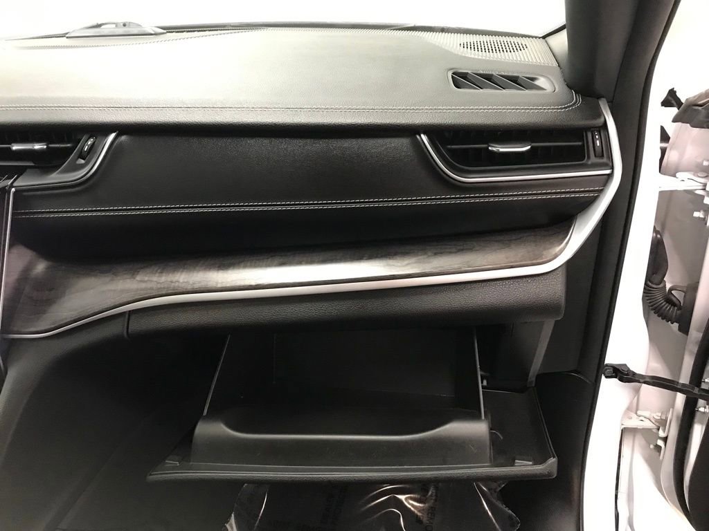 Used 2024 Jeep Grand Cherokee Limited 4xe image 40