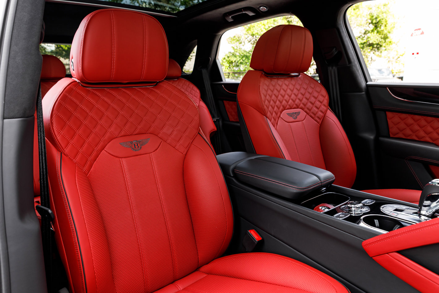 Used 2023 Bentley Bentayga AWD/4WD image 39
