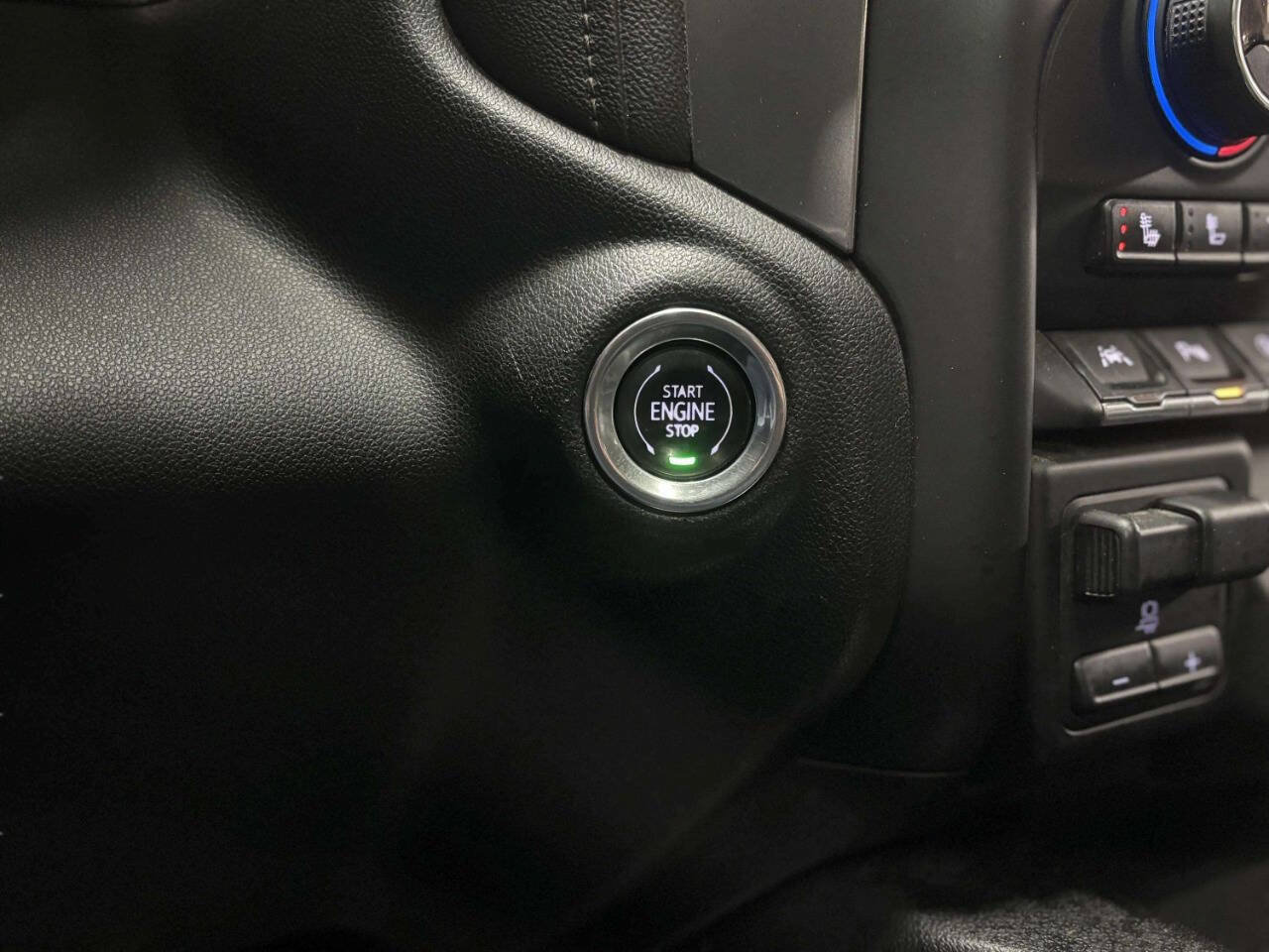 Used 2019 Chevrolet Silverado 1500 LTZ w/ LTZ Premium Package AWD/4WD image 33