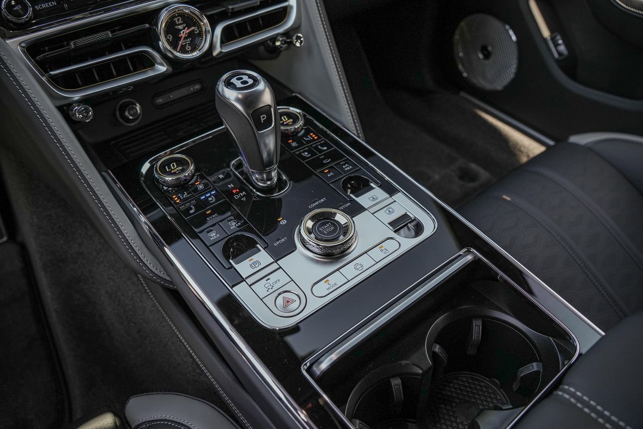 New 2025 Bentley Flying Spur Plug-In Hybrid image 32