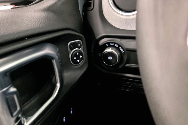 Used 2026 Jeep Wrangler Unlimited Sahara AWD/4WD image 39