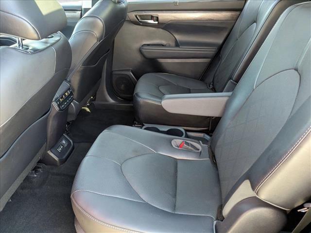 Certified 2022 Toyota Highlander Platinum image 21
