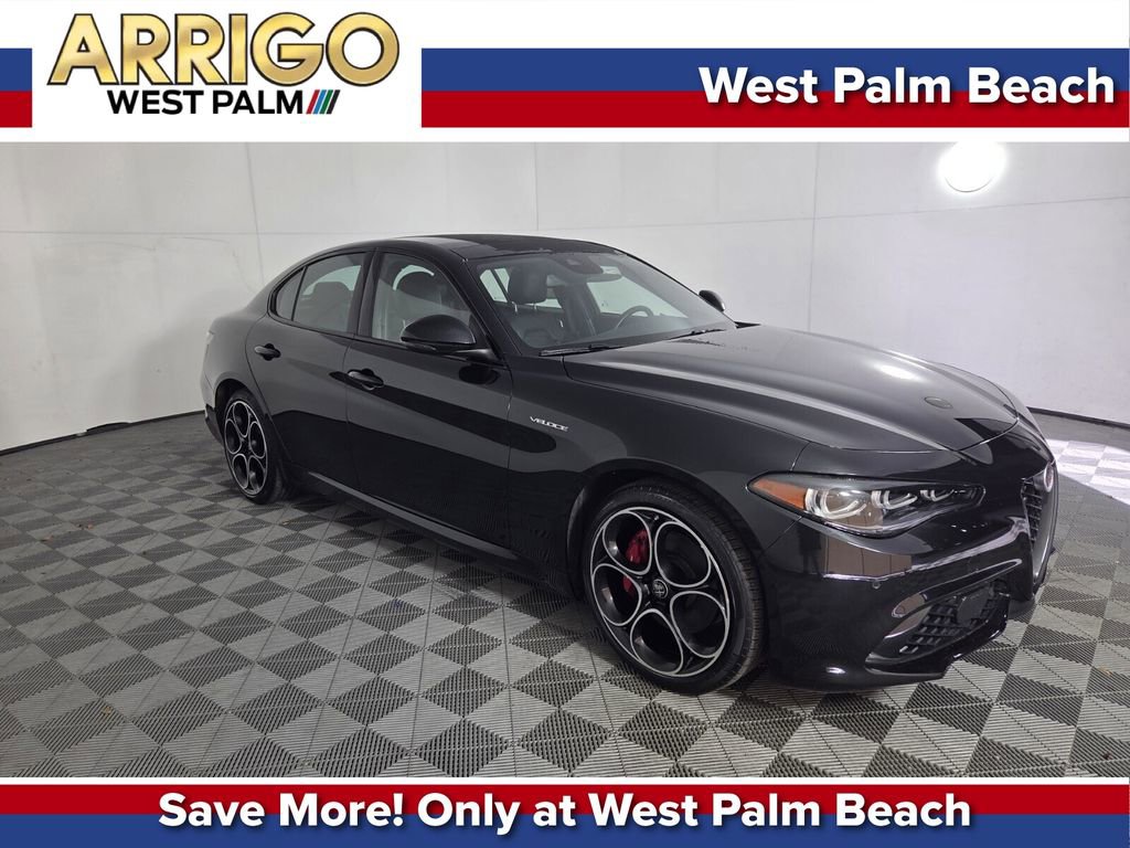 Used 2024 Alfa Romeo Giulia Veloce image 1