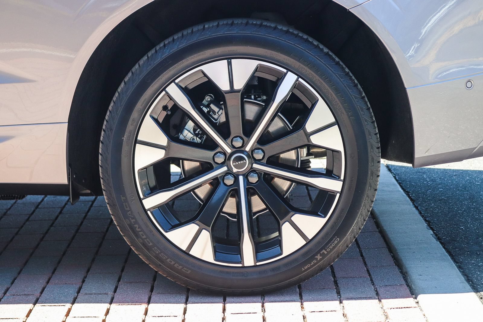 Certified 2026 Volvo XC60 B5 Plus w/ Climate Package PRO AWD/4WD image 10