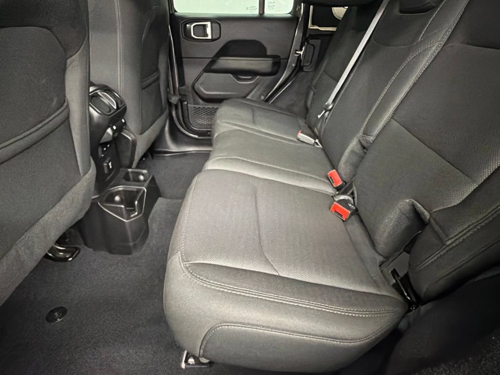 Used 2019 Jeep Wrangler Unlimited Sahara AWD/4WD image 35
