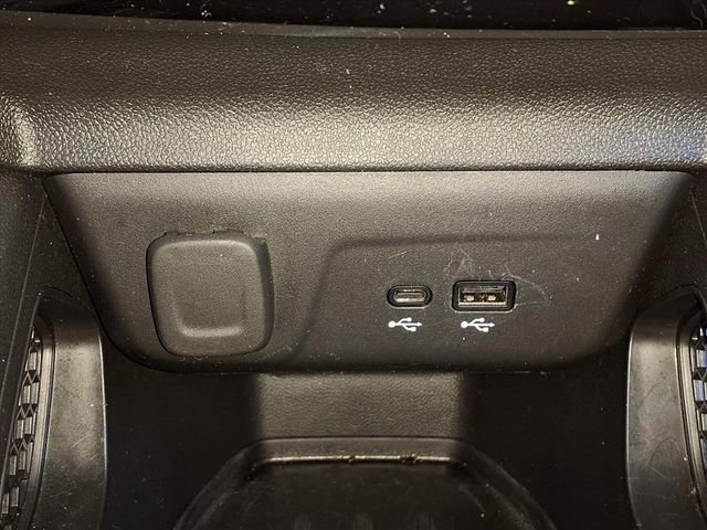Used 2025 Chevrolet TrailBlazer LT AWD/4WD image 19