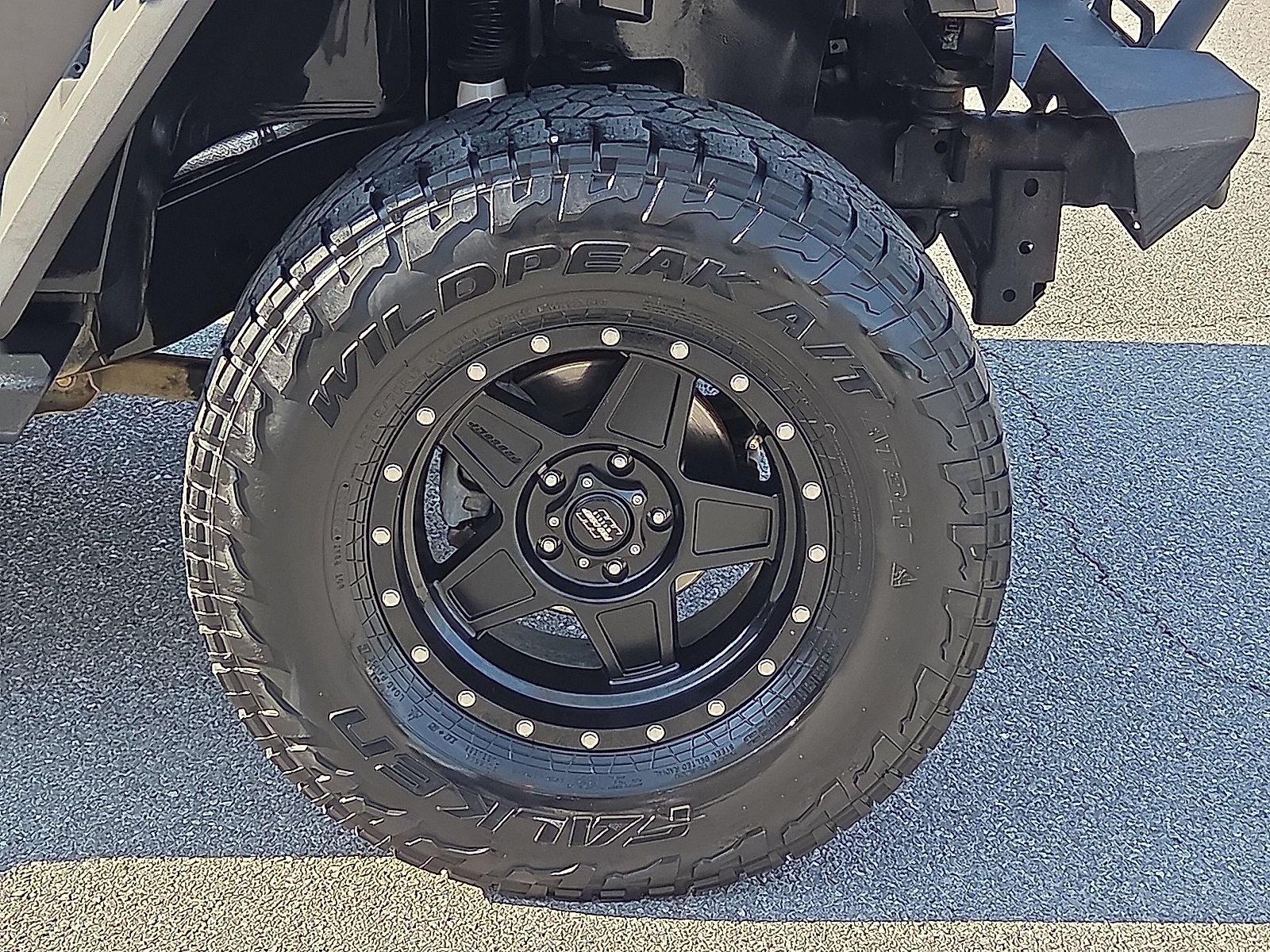 Used 2017 Jeep Wrangler Unlimited Sahara w/ Connectivity Group AWD/4WD image 7
