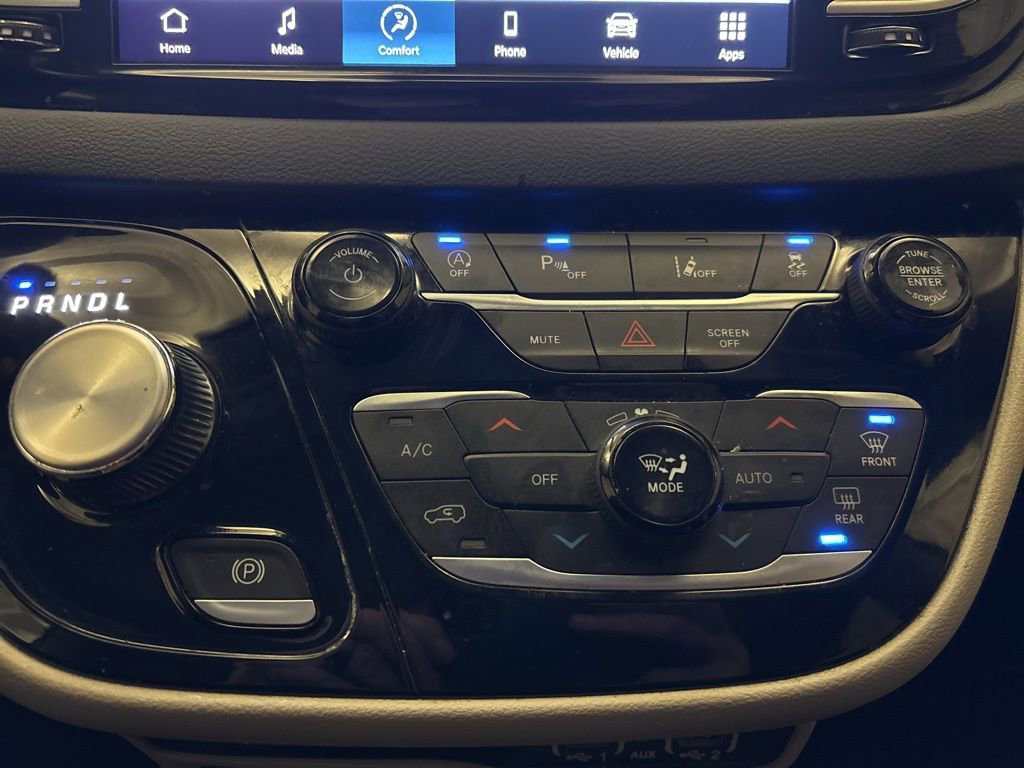 Used 2023 Chrysler Pacifica Touring-L image 19