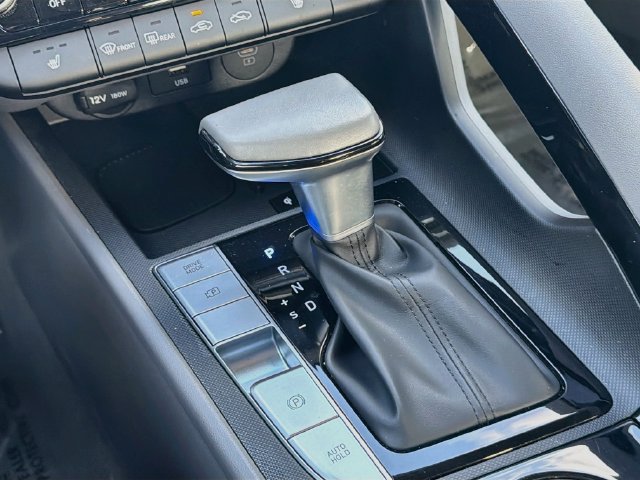 Certified 2025 Hyundai Elantra SEL FWD image 18
