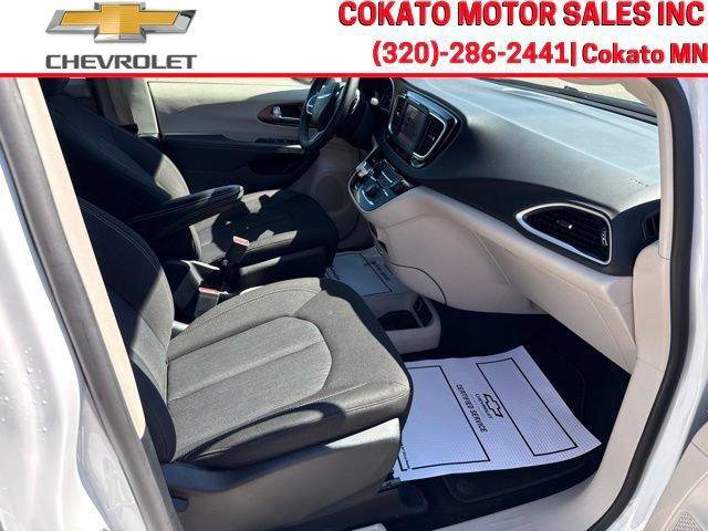 Used 2024 Chrysler Voyager LX FWD image 14