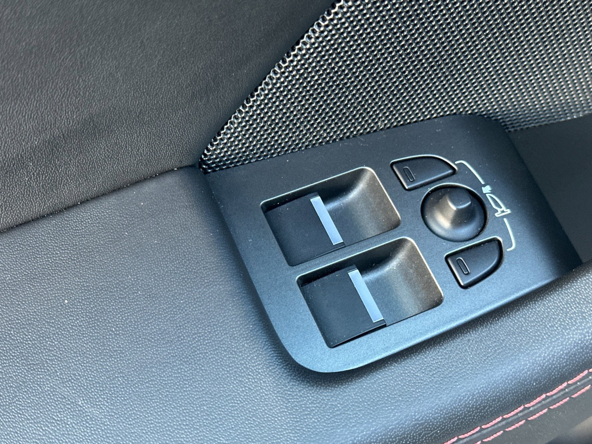 Used 2020 Jaguar F-TYPE R image 12