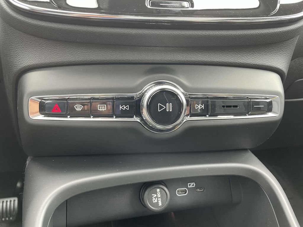 New 2026 Volvo XC40 B4 Plus w/ Protection Package Premier FWD image 23