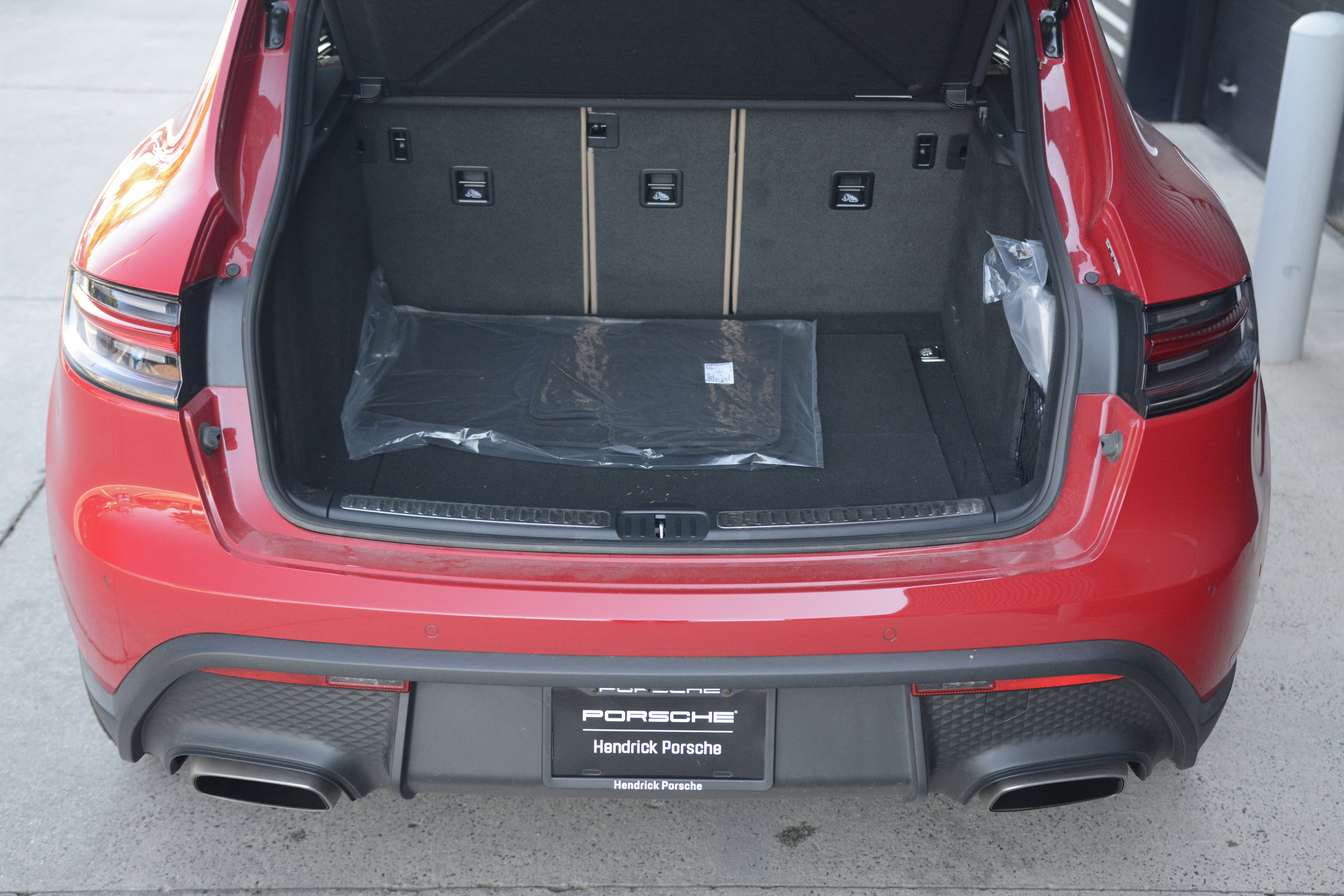 Used 2026 Porsche Macan AWD/4WD image 37