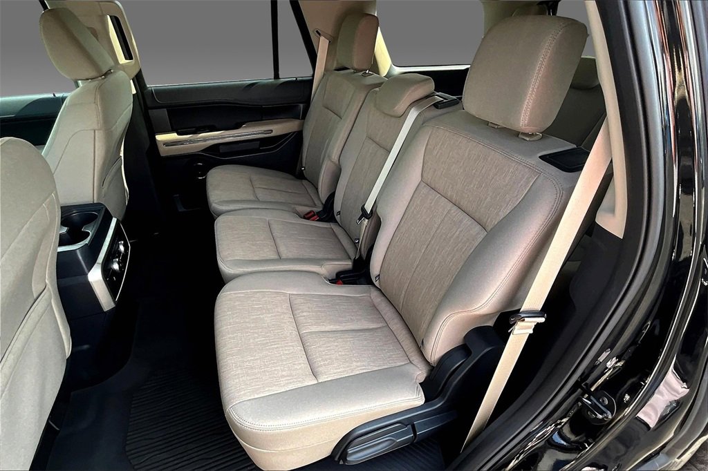 Used 2024 Ford Expedition XLT image 15
