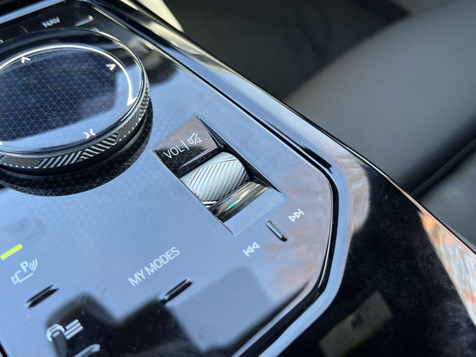 New 2025 BMW i5 xDrive40 w/ M Sport Package image 15