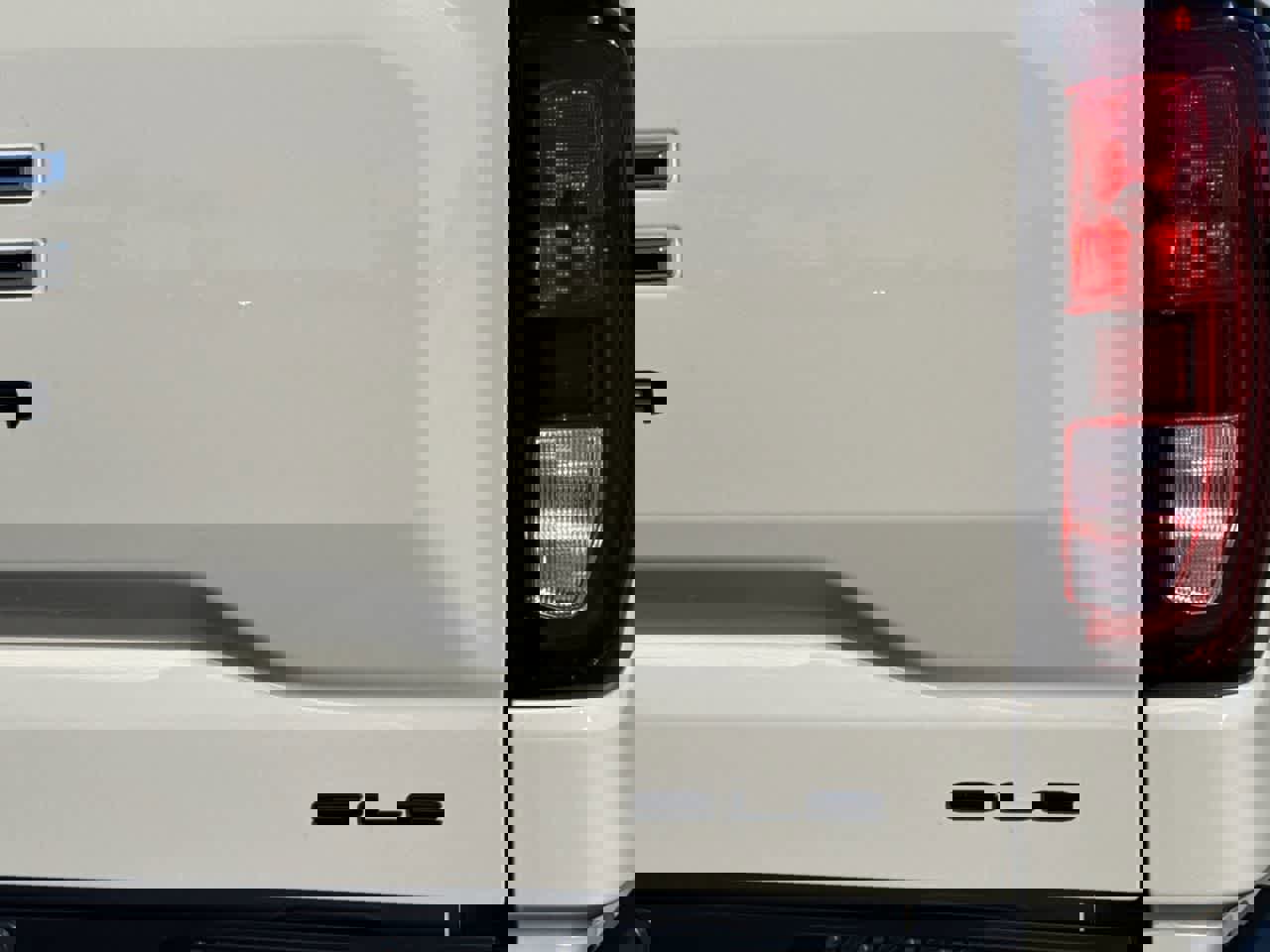 New 2026 GMC Sierra 1500 SLE w/ LPO, Black Badging Package image 33