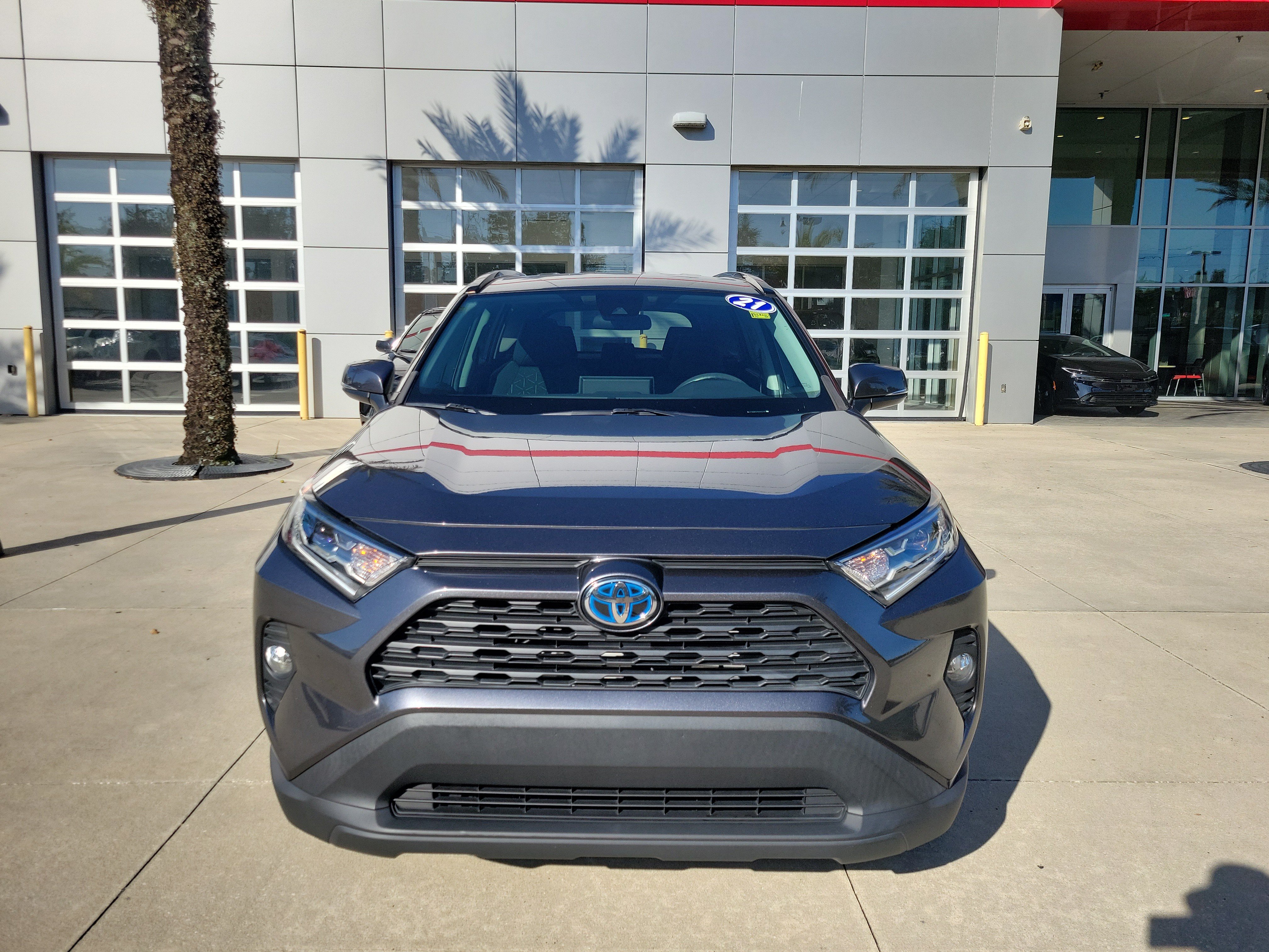 Used 2021 Toyota RAV4 XLE AWD/4WD image 9