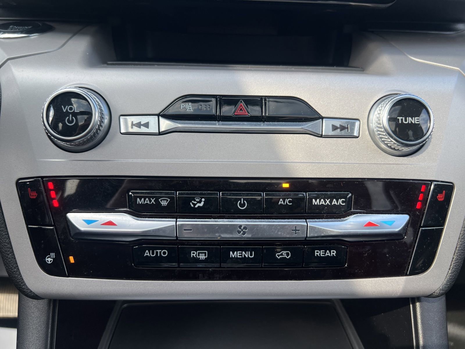 Used 2024 Ford Explorer XLT w/ Equipment Group 202A AWD/4WD image 19