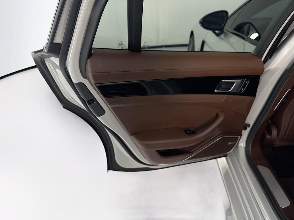 Used 2021 Porsche Panamera RWD image 26