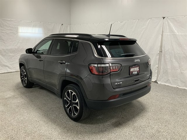 Used 2024 Jeep Compass Limited image 3