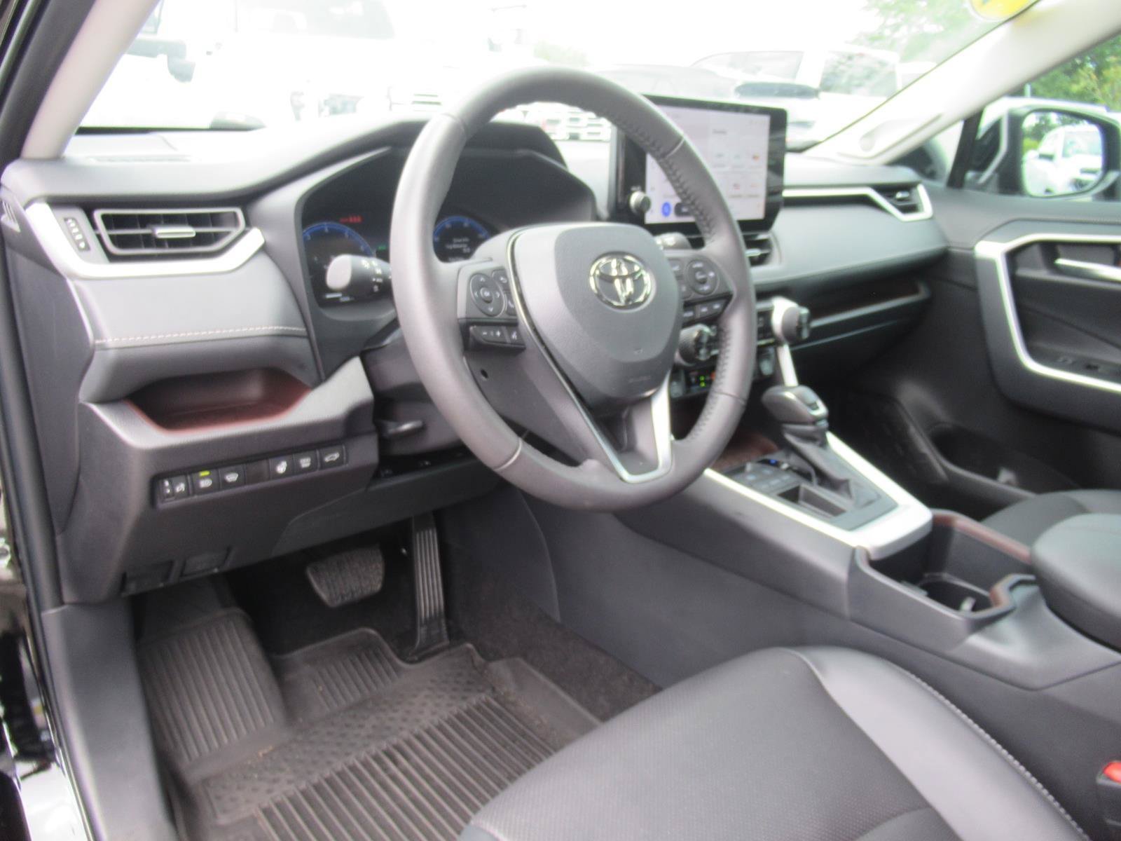 Used 2025 Toyota RAV4 Limited w/ Weather Package FWD image 18