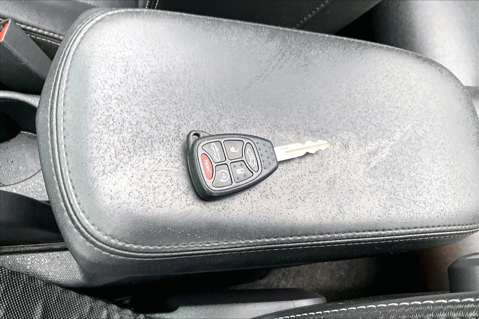 Used 2010 Chrysler Sebring Touring w/ Special Touring Group image 9