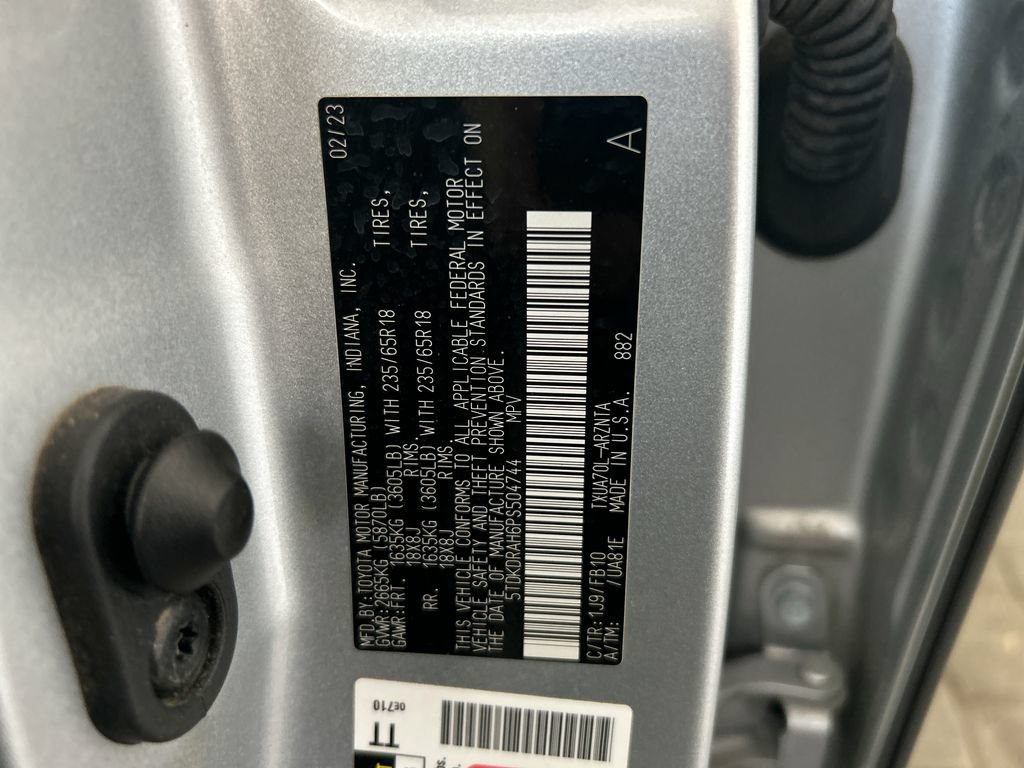 Used 2023 Toyota Highlander LE FWD image 39
