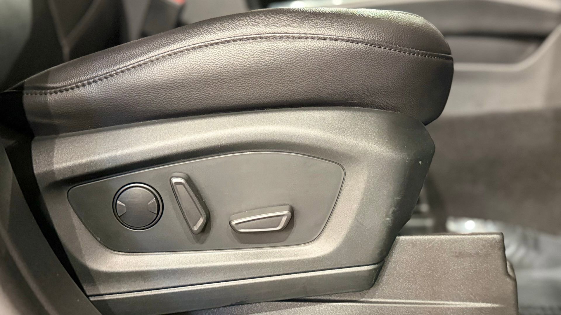 Used 2021 Ford Explorer Limited w/ Equipment Group 301A image 65