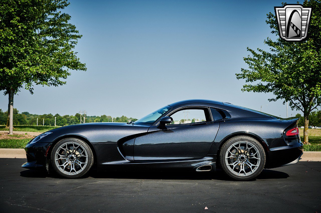 Used 2013 SRT Viper GTS w/ GTS Laguna Interior Pkg image 3