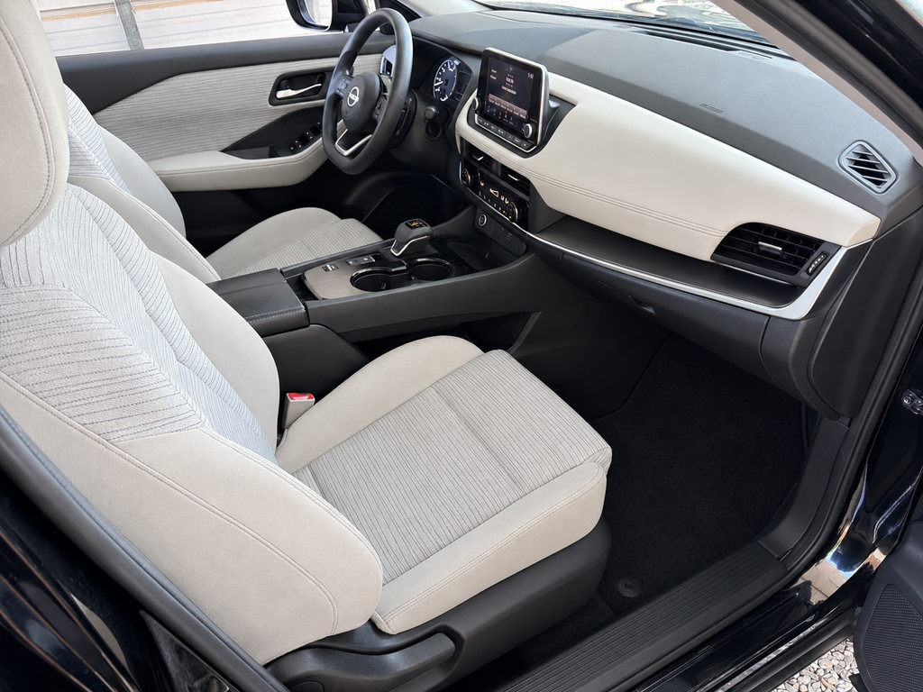 Used 2023 Nissan Rogue SV FWD image 26