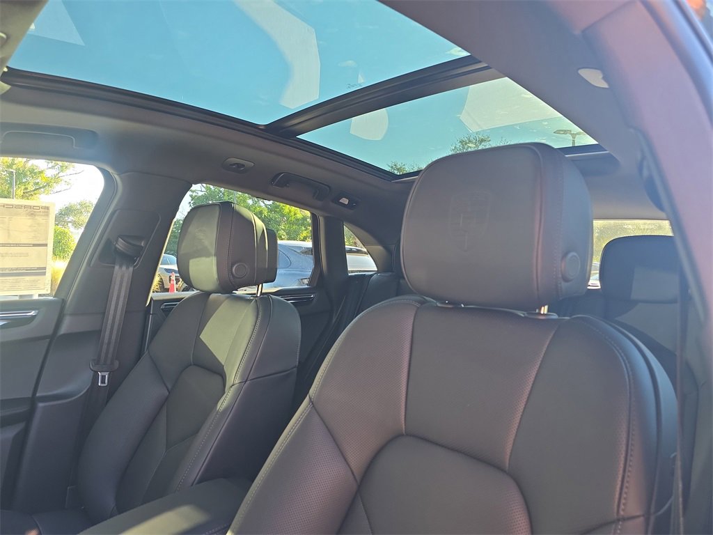 New 2026 Porsche Macan image 5