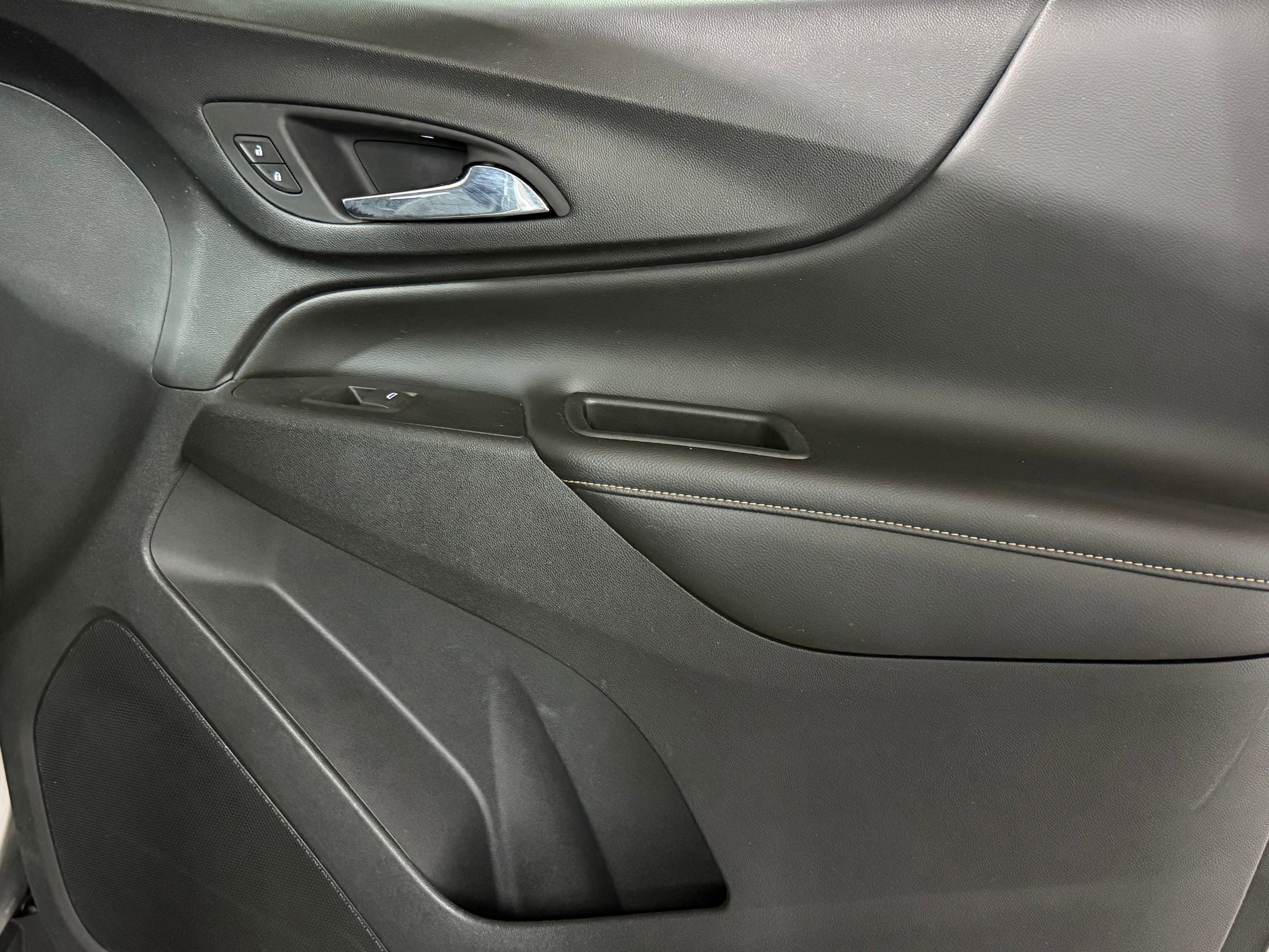 Used 2020 Chevrolet Equinox Premier image 45