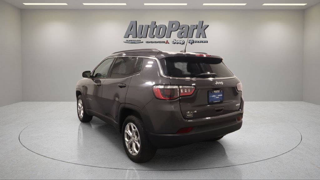 Used 2024 Jeep Compass Latitude AWD/4WD image 4
