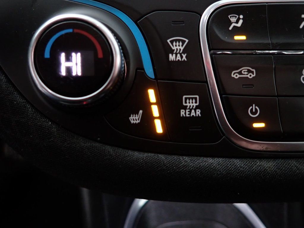 Used 2020 Chevrolet Malibu LT image 2