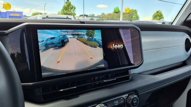 Used 2025 Jeep Wrangler Sahara image 29