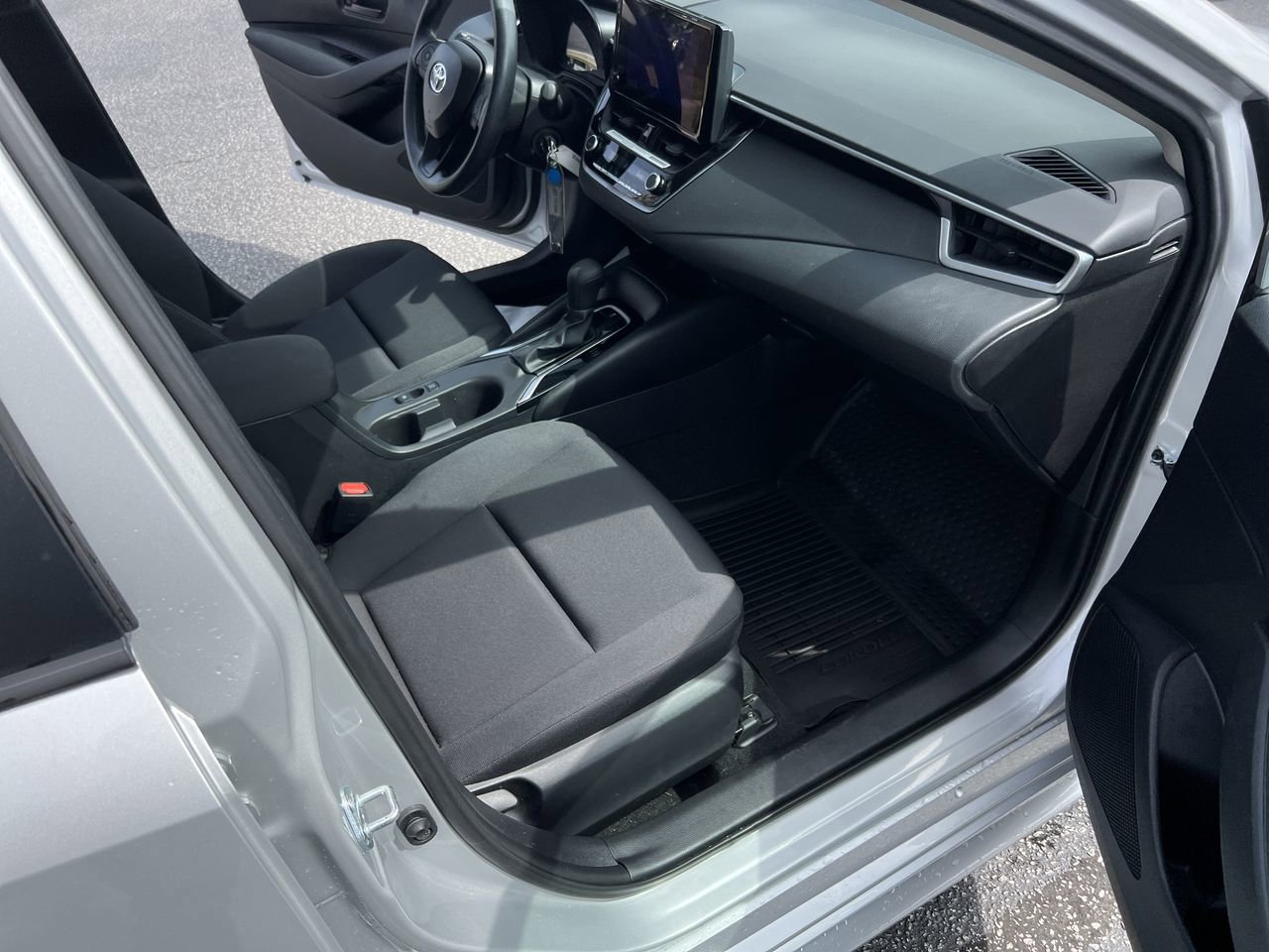 Used 2024 Toyota Corolla LE FWD image 33