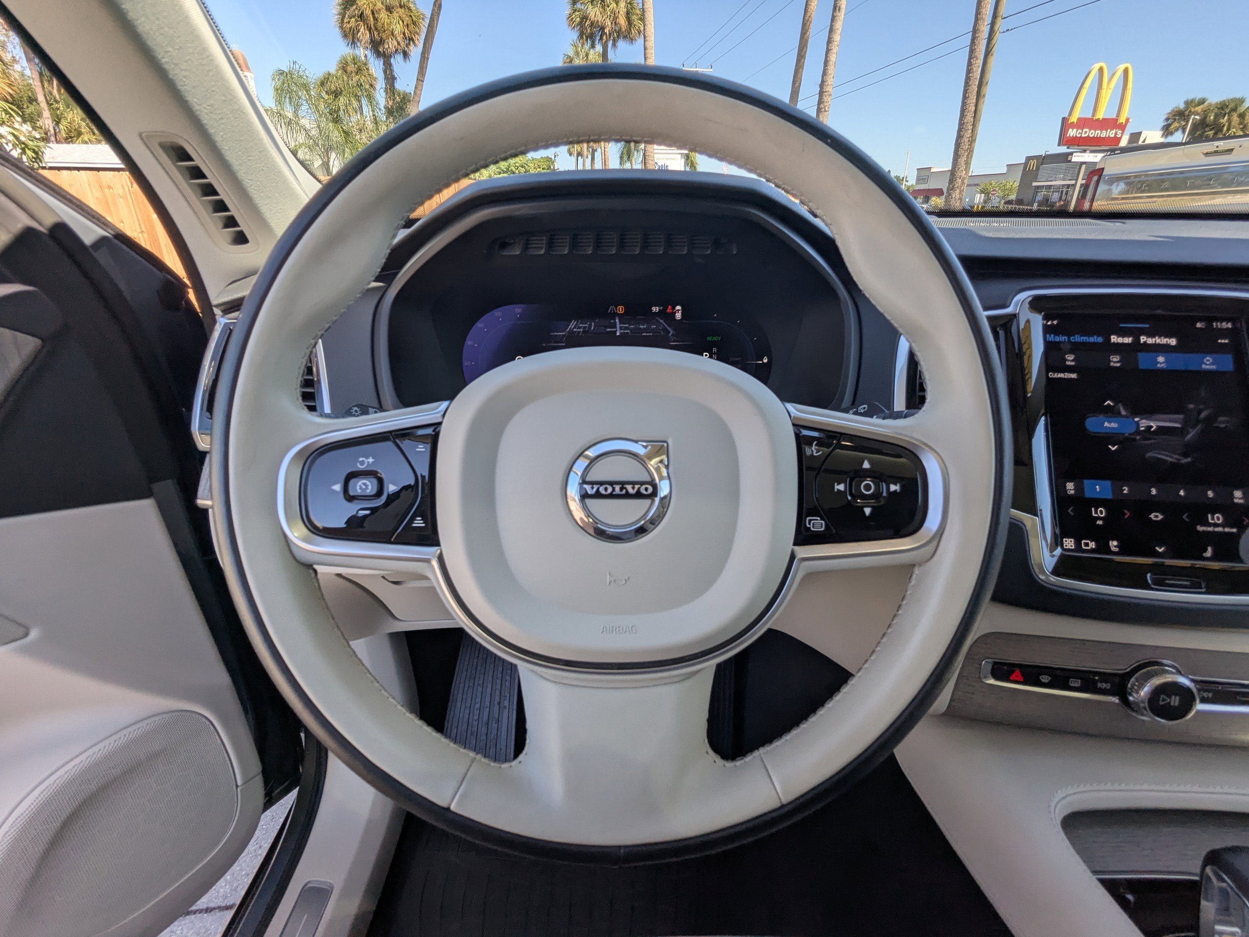 Used 2023 Volvo XC90 T8 Plus w/ Protection Package Premier image 36