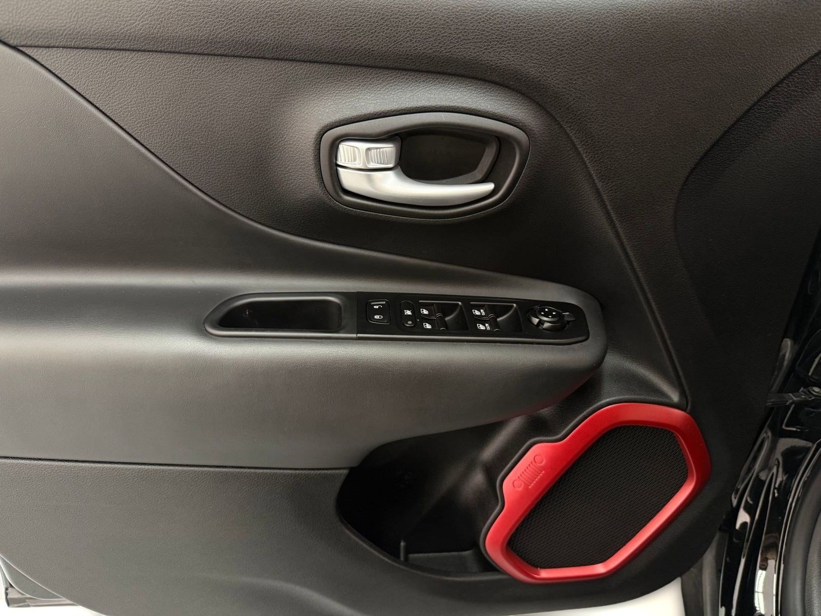 Used 2023 Jeep Renegade Trailhawk image 11