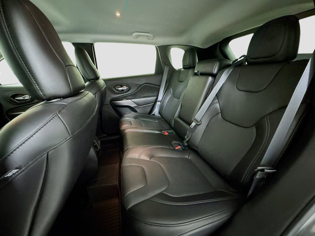 Used 2021 Jeep Cherokee Latitude Lux w/ Comfort/Convenience Group image 20